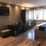 Mike's Four Privatunterkunft